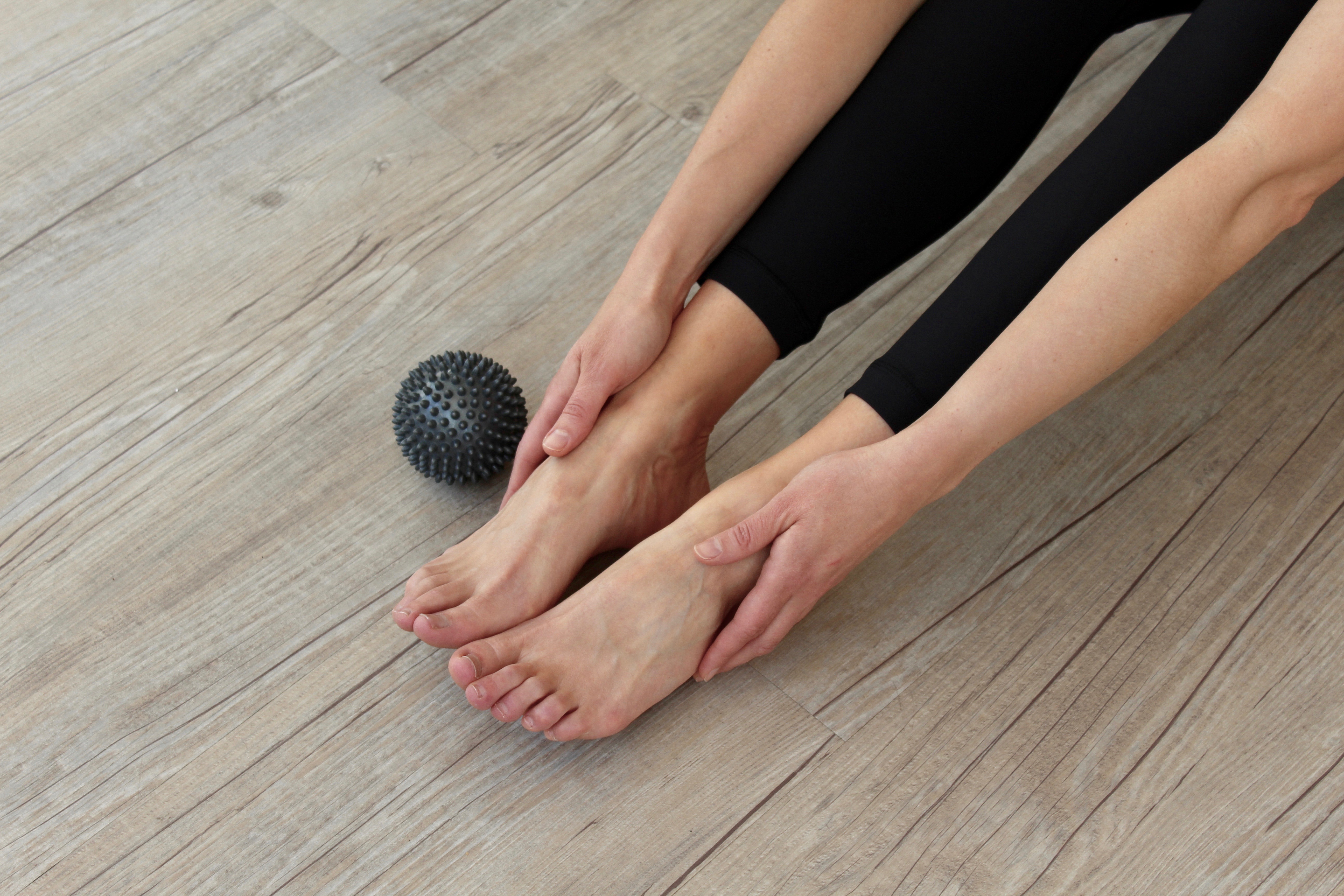 Two tips for stretching and warming up your feet before exercise -  FootNetwork